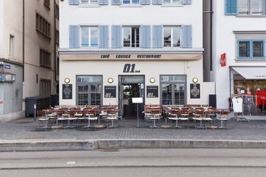 © 01 Bar