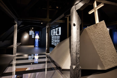 Virtuelle Guides führen durch die Ausstellung