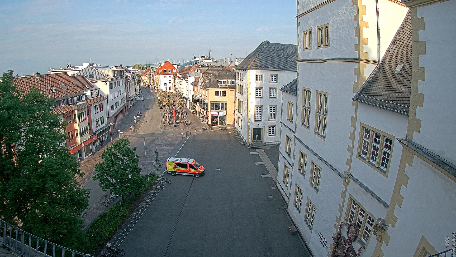 12h ago - 19:00