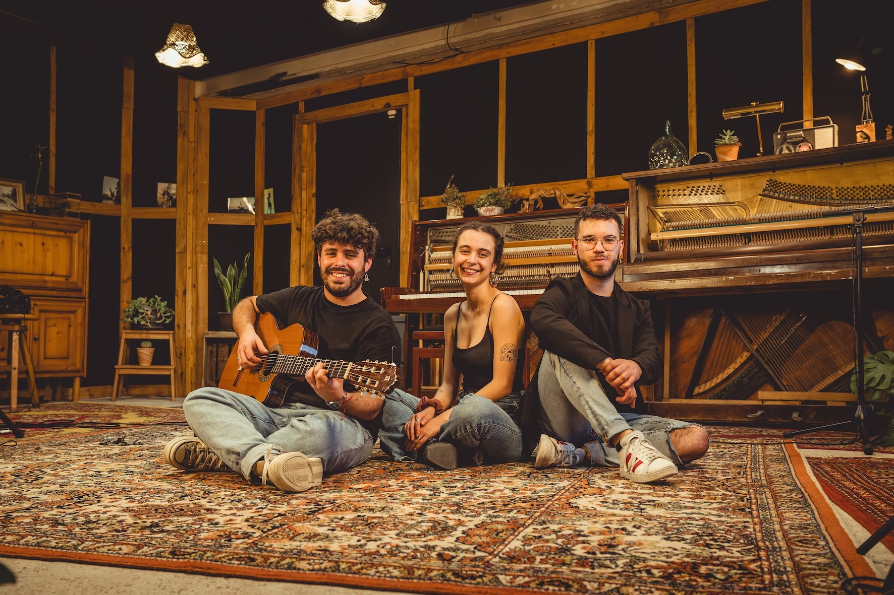 Alba Armengou Trio (ESP) - Blancos y Grafitos