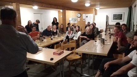 Freuen sich über die neue Zusammenarbeit mit Glarus Süd: Die angehenden Umweltingenieure aus der ganzen Schweiz. (Foto: Regula Banzer)
