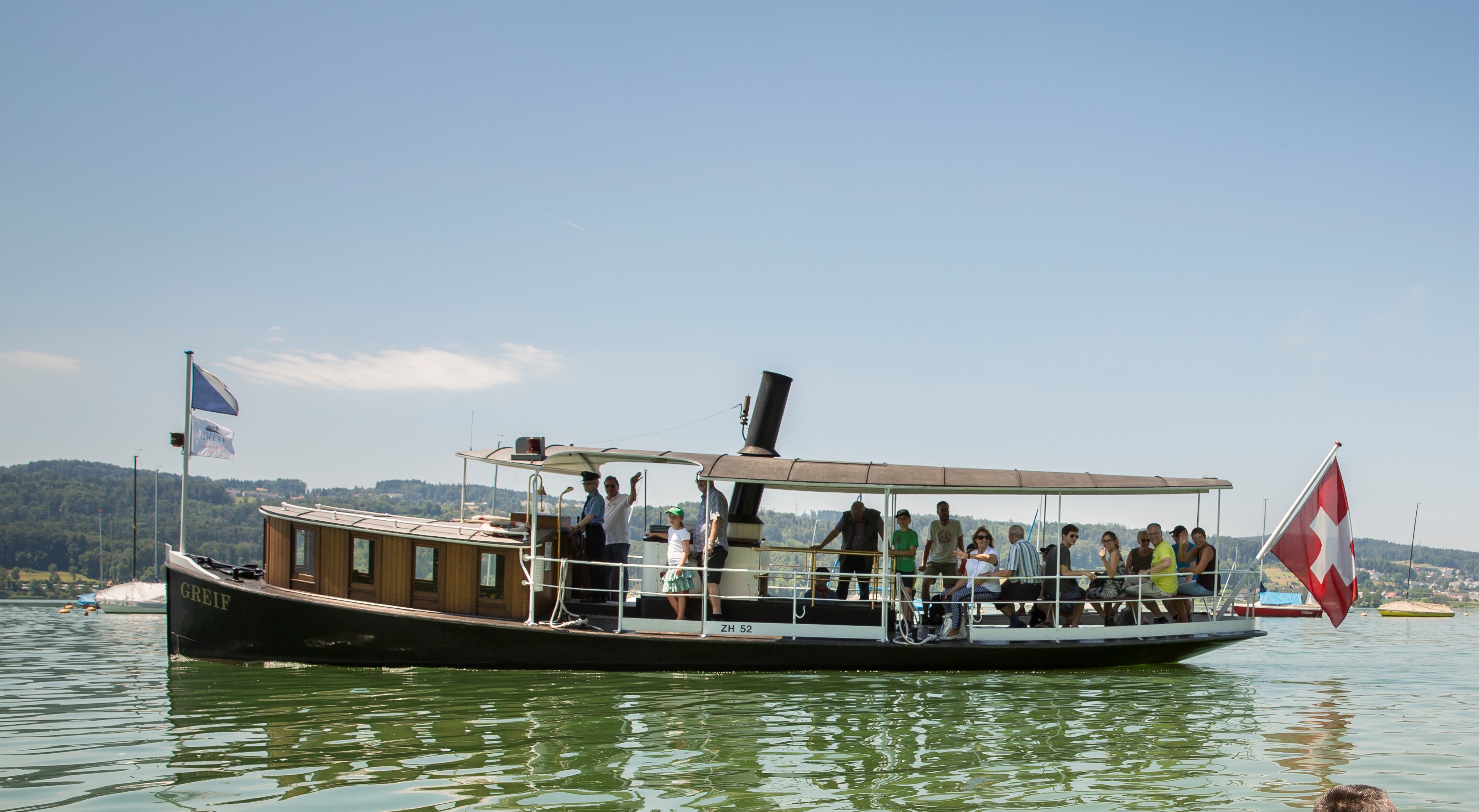 Sonntags-Rundfahrten mit dem Dampfschiff Greif rund um den Greifensee