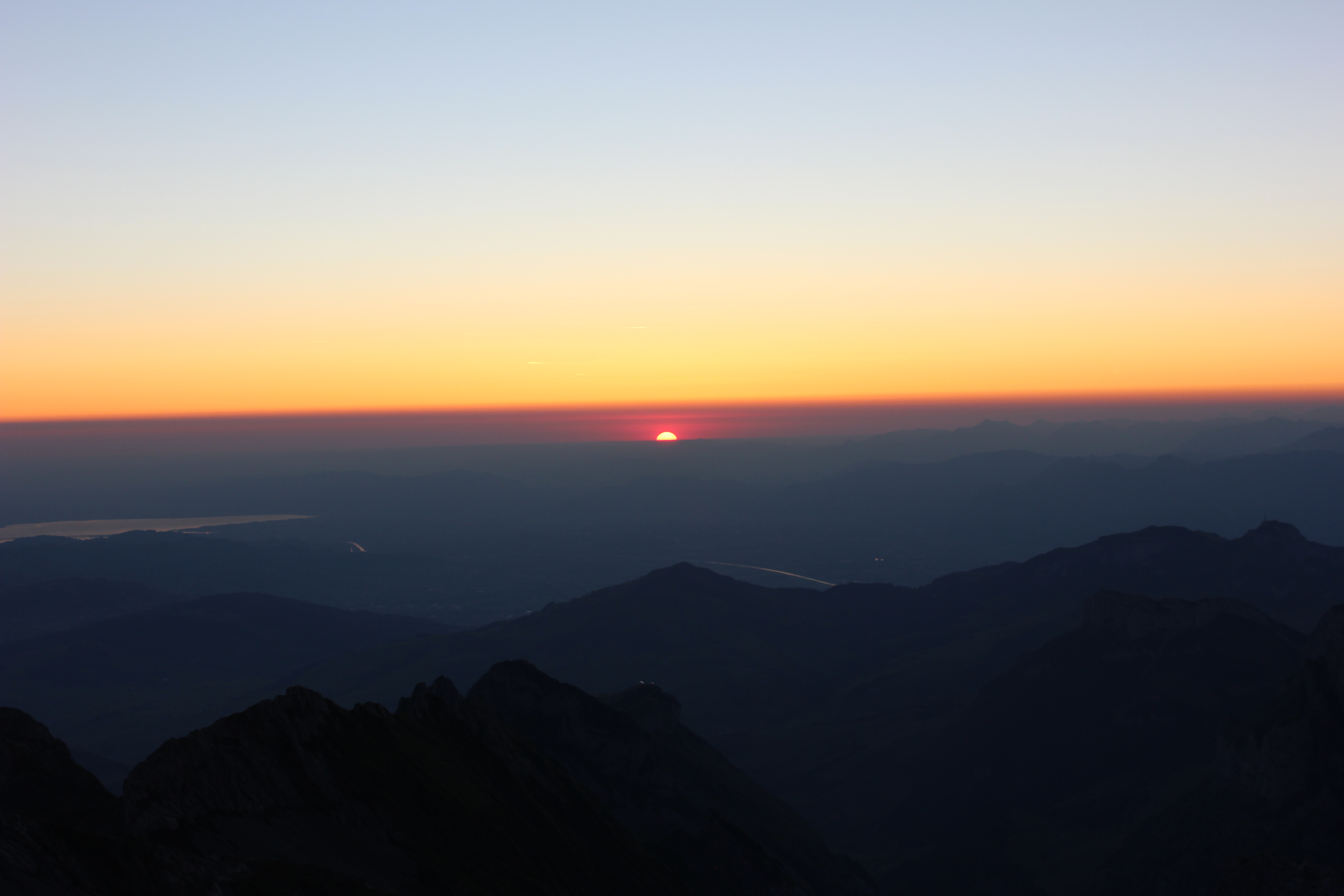 Passeio ao nascer do solCroisière au lever du soleil Passeio ao nascer do solCroisière au lever du soleil