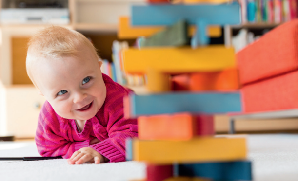 Wie Kinder von Anfang an die Welt entdecken «Vom Greifen zum Begreifen»