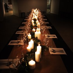 Sharing Dinner in der dekorierten "Villa"