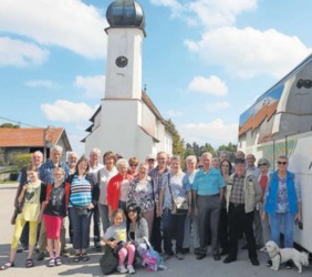 Die%2030%20Reisemitglieder%20des%20VSV%20Zug%20vor%20dem%20Haflingerhof%20in%20Vordersulzberg.%20%28Bild%20PD%29