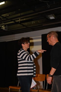 <strong>ABGESAGT</strong>: Theateraufführung „Überraschig“ - 1