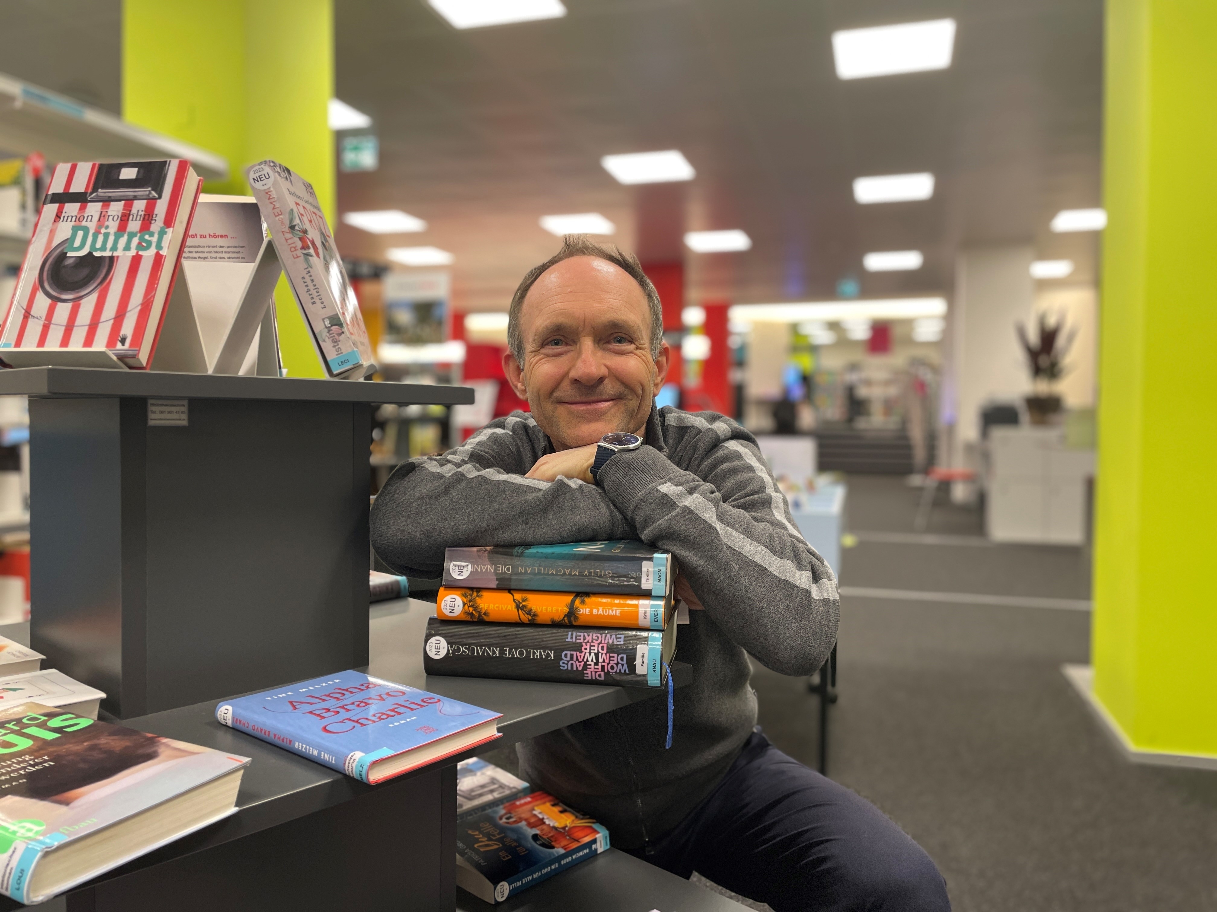 Abschied von Roman Weibel mit Diashow. Die Bibliothek Uster: Woher – Wohin?