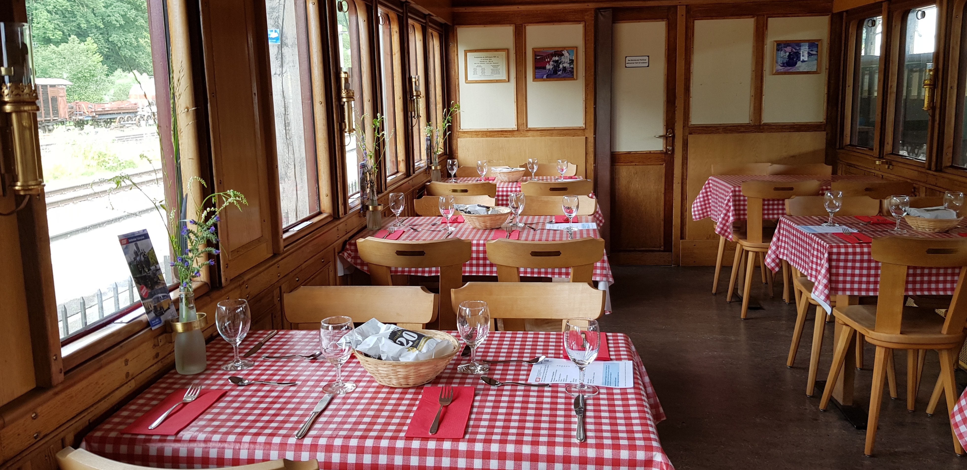 Fondue-Genuss im historischen Buffetwagen