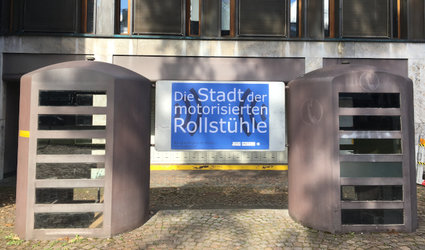 Die Stadt der motorisierten Rollstühle Die Stadt der motorisierten Rollstühle