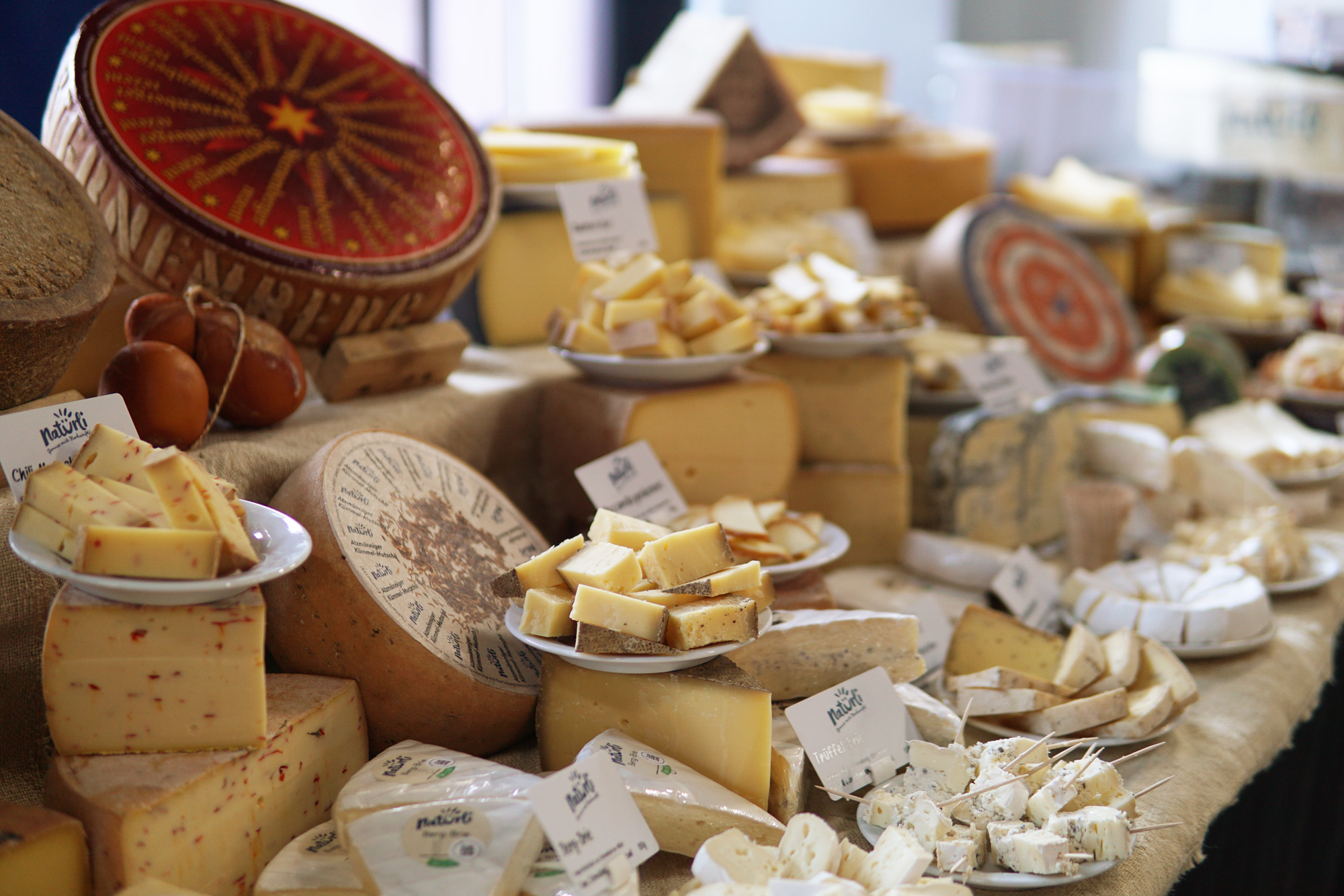 Chäs Znacht in der natürli Alphütte