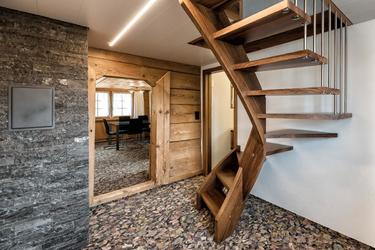 Treppe in den oberen Stock