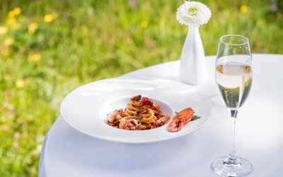 © 7132 Hotel: Restaurant 7132 Red