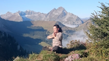 Rando-yoga (© Parc naturel régional Gruyère Pays-d'Enhaut)