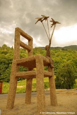 Exposition de sculptures sur foin à Bellelay - 1