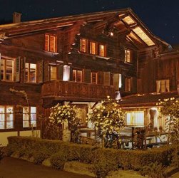 16 Art Bar Restaurant: Aussenansicht