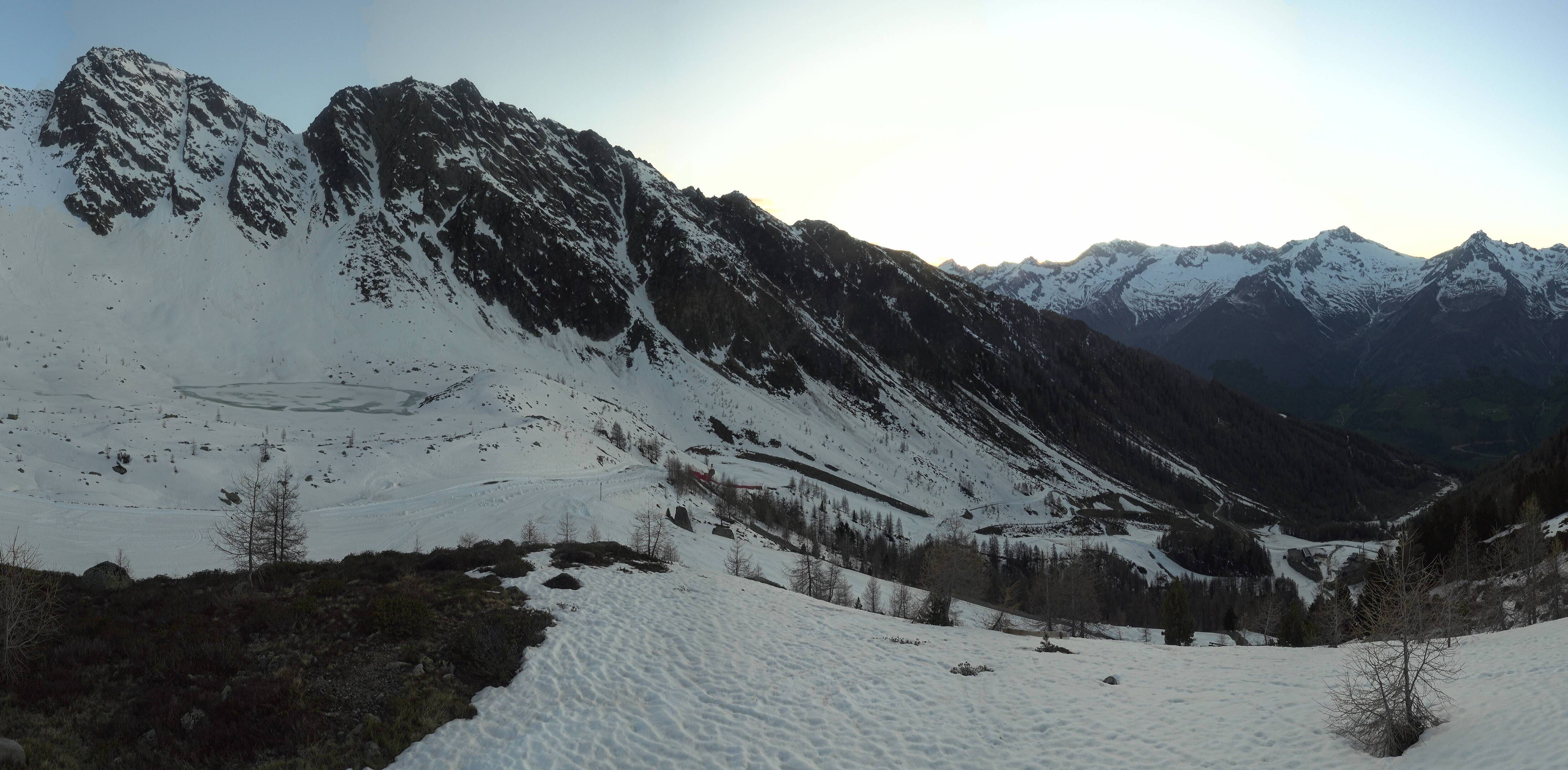 1h ago - 20:15
