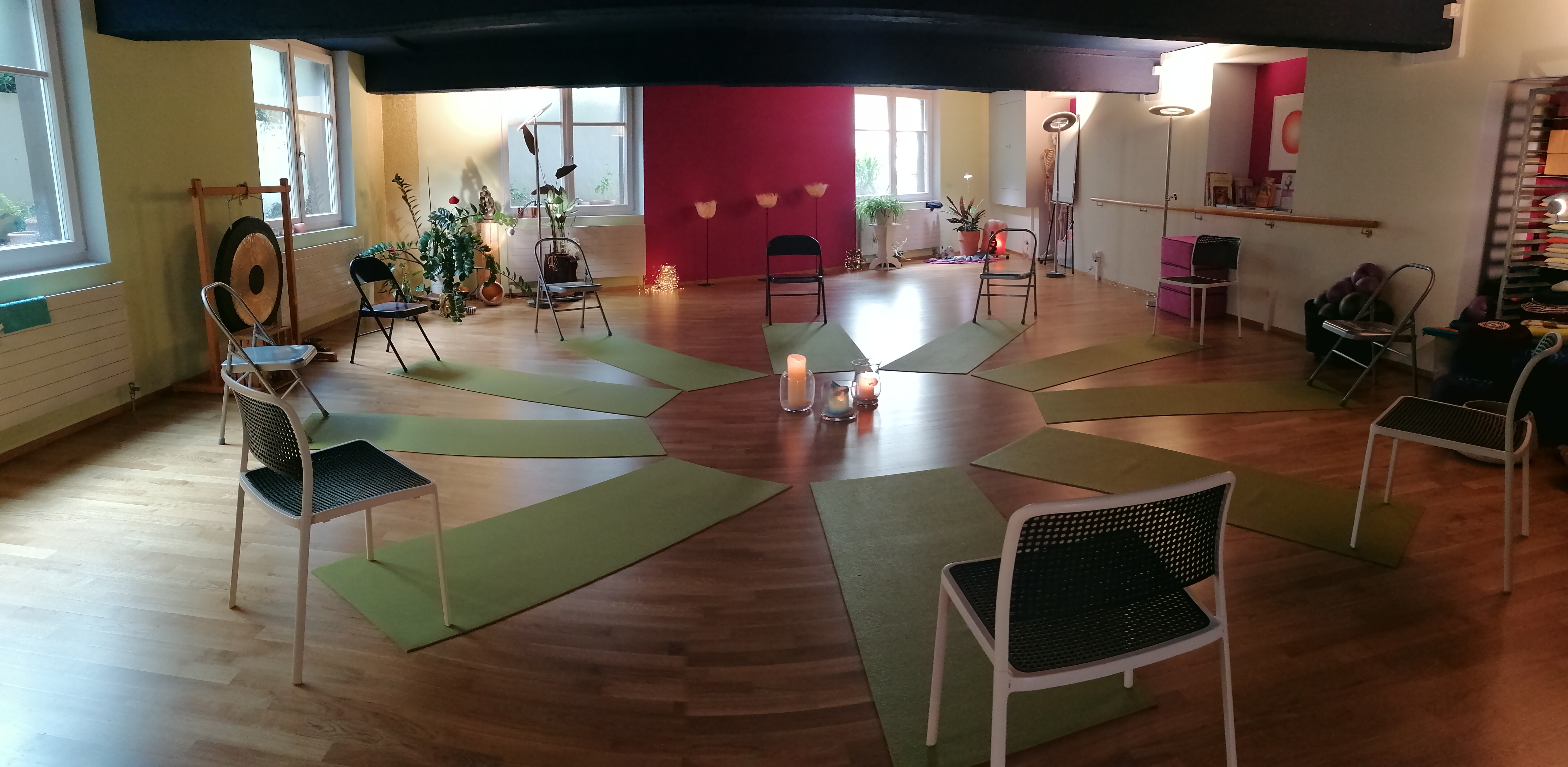 Yoga auf dem Stuhl