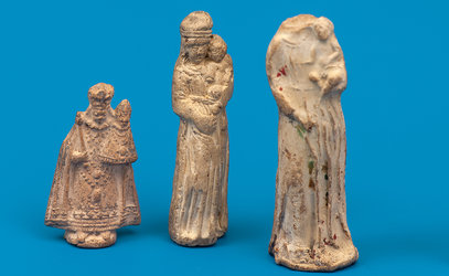 Schabmadonnen des 17. und 18. Jahrhunderts, gefunden bei archäologischen Hausuntersuchungen in der Stadt Zug. Bild: Res Eichenberger, Museum für Urgeschichte(n) Zug.