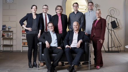v.l.n.r. stehend; Afra Gallati, Benjamin Mühlemann, Hermann Mathis, Reto Fuchs, Peter Baumgartner, Tina Hauser, sitzend; Martin Zimmermann, Fritz Rigendinger • Foto: Samuel Trümpy
