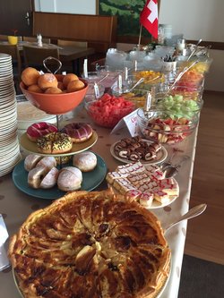 Grosses Frühstücksbuffet in unserem Panoramasaal - 1