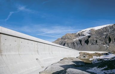 Staumauer Muttsee