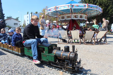 Frühlingsmarkt - Dampfeisenbahn
