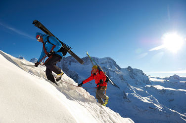 Mixed ascents with a Zermatt mountain guide: climbing on snow and ice and over rock. In the background, the Breithorn.