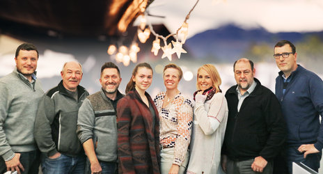 Das OK Weihnachtsmarkt Glarus, v. l. n. r.: Fritz Pechal, Roland Gisler, Wolfgang Godec, Ronja Denzler, Katrin Egger, Anja Kick, Kaspar Marti und Thomas Becker.