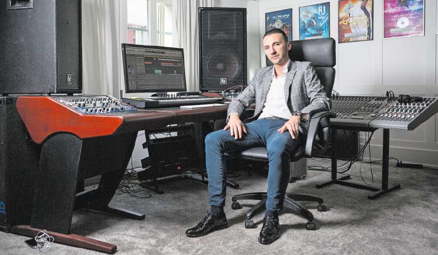 In%20diesem%20Studio%20hat%20David%20May%20einen%20Nummer-eins-Hit%20produziert.%20%28Bild%20Patrick%20H%C3%BCrlimann%29