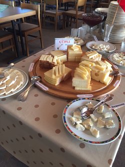 Grosses Frühstücksbuffet in unserem Panoramasaal - 1