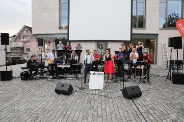 Sommerkonzert und Openairkino, Raiffeisenplatz
