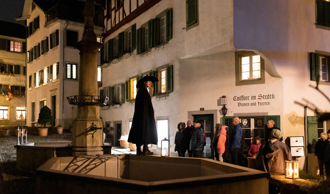 Nachtwächter Aurelio mit Gertrud Müller