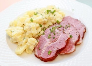 Spezialsonntag: Heisser Beinschinken mit Kartoffelsalat
