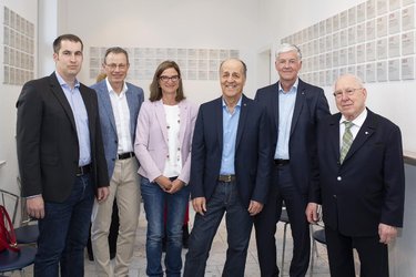Die Ausstellungsmacherinnen und -macher mit Förderer Dr.h.clic.iur. Walter Matt