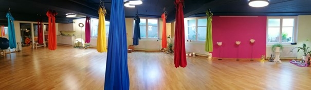 Yoga im Tuch - schwebende Freude in spielerischer Leichtigkeit erleben