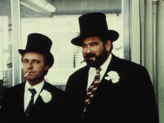 Emil Steinberger und Hans Wyprächtiger als Gangster im Werbefilm der Firma Kern «Der goldene Zirkel» von 1971