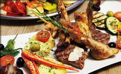 © Almodobar – Bar Lounge Restaurant