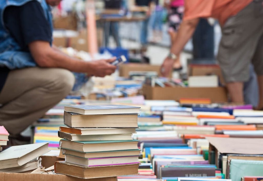 Bücher Flohmärit der Bödeli-Bibliothek Interlaken 