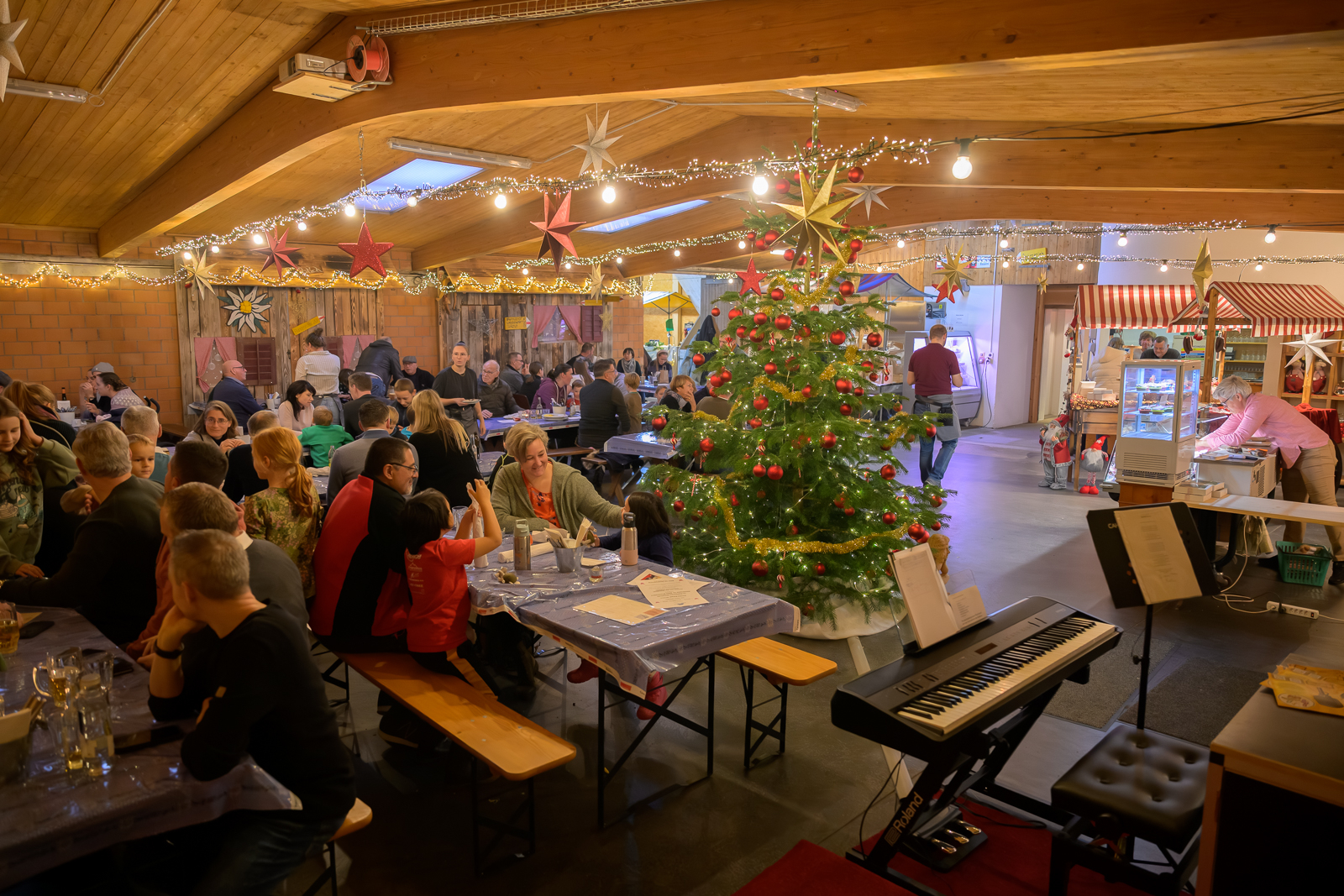 Titelbild des Events: Adventszauber / Weihnachtsmarkt / Kerzenziehen auf dem Kümmerli-Hof