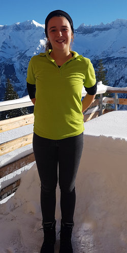 Mirjam Schildknecht, Service-Angestellte