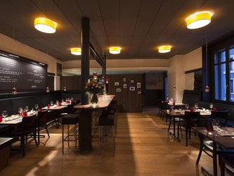 © 800° Premium Steakhouse