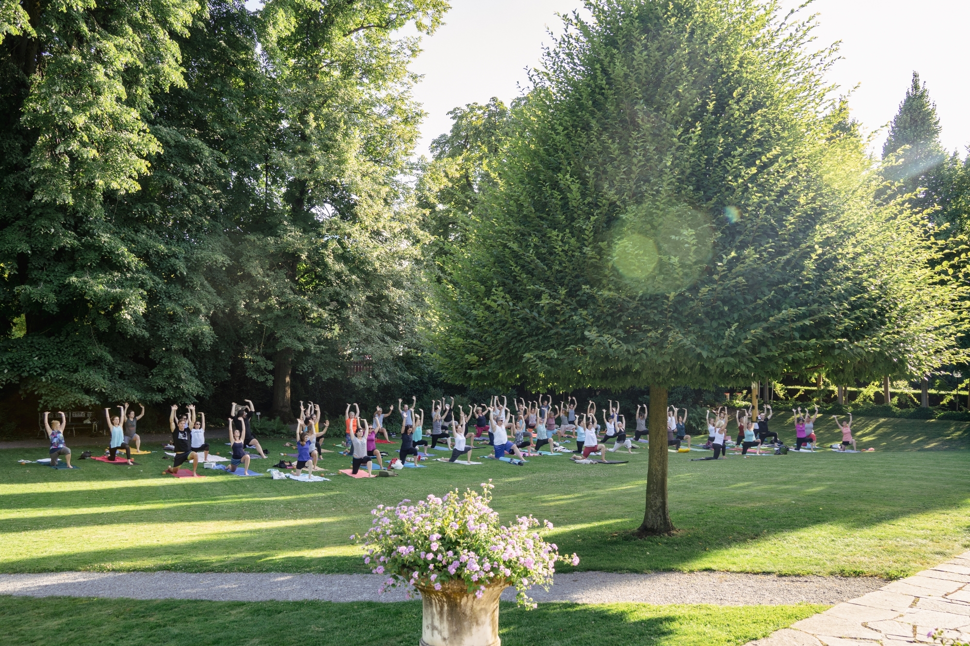 Yoga im Park, 2022, Museum Langmatt, Foto: Urban Yoga
