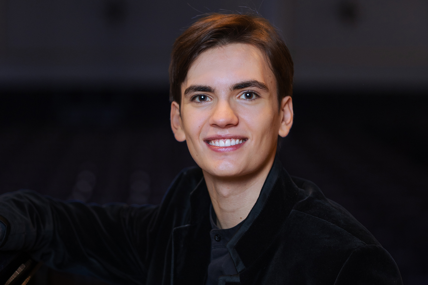 Ausnahme-Pianist Alexander Sahatci spielt mit den vier Elementen