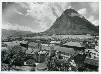 Die Glarner Textilindustrie erhielt im 18. Jahrhundert weltweite Bedeutung. 1848 erliess die Landsgemeinde das erste Fabrikgesetz. Bild: Landesarchiv Glarus