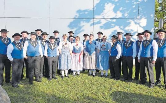 Der%20Jodlerklub%20vom%20%C3%84gerital%20nach%20seinem%20Wertvortrag%20am%20Jodlerfest%20in%20Horw.%20%28Bild%20PD%29