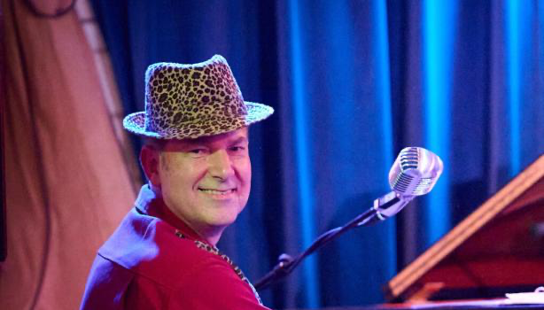 Zwei wilde Klaviere & ein groovendes Schlagzeug