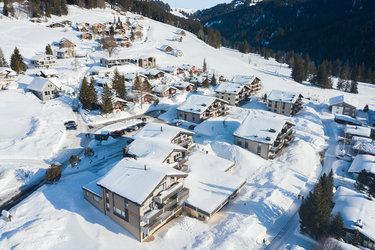Sicht von oben auf die Anlage mit der Piste Arven