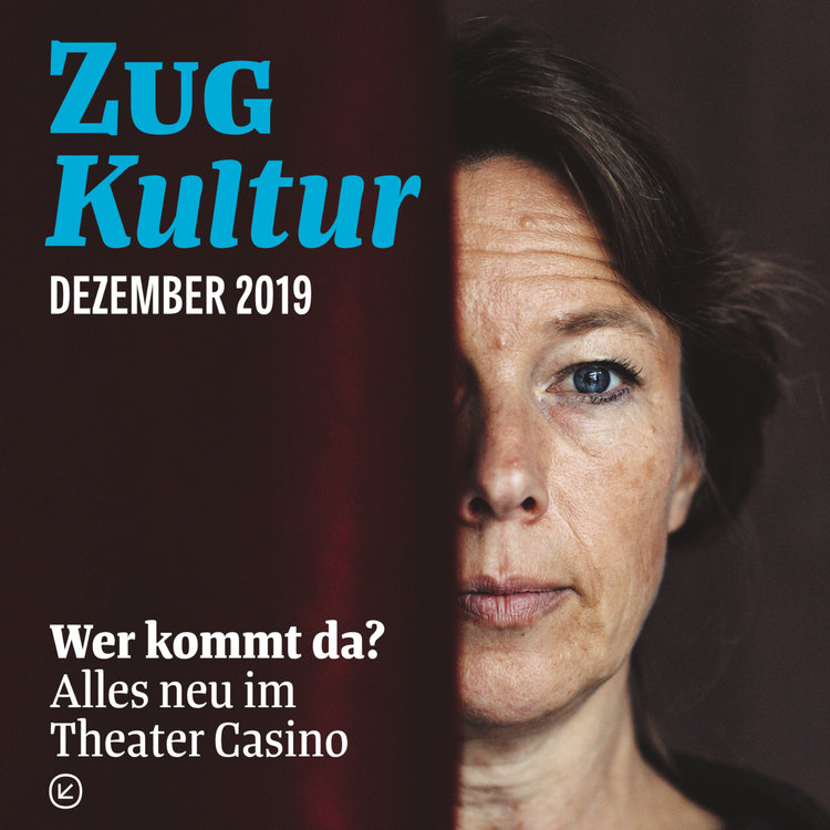 Katrin%20Kolo%20%C3%B6ffnet%20den%20Vorhang.%20
