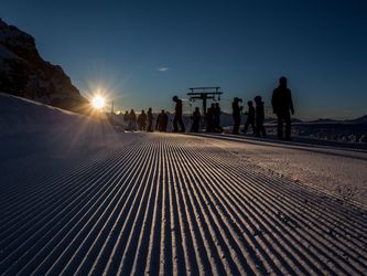 Pistenspass bei Sonnenaufgang - 1